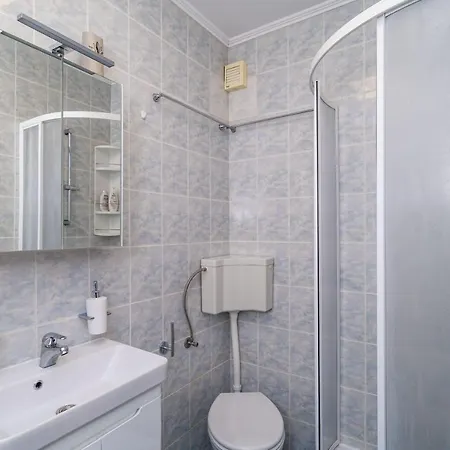 Knego With Parking Apartment *