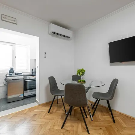 Petite Lapad Luxe - Bakery Basket And Free Parking Apartmán