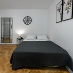 Апартаменты Petite Lapad Luxe - Bakery Basket And Free Parking *