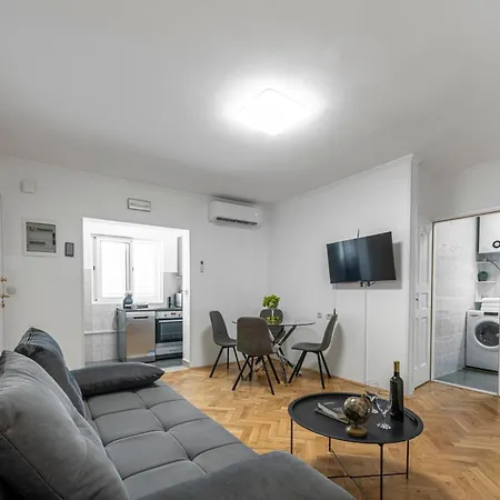 Апартаменты Petite Lapad Luxe - Bakery Basket And Free Parking *